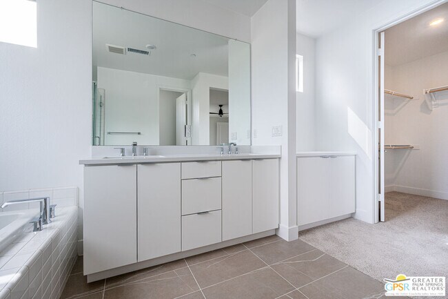 Building Photo - 2651 Lavender Ln