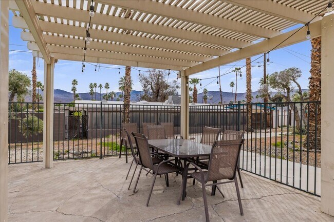 Building Photo - 3 Bed / 2 Bath Home with Two-Car Garage, Laundry and a Storage Shed/Work Space