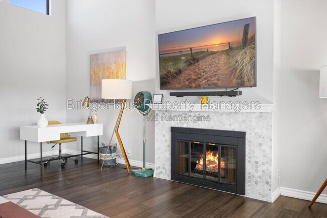Building Photo - 2607 Pirineos Way