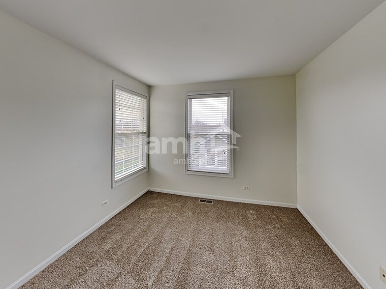 Building Photo - 2449 Emily Ln