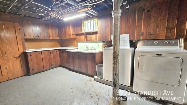 Building Photo - 3901 Standish Ave