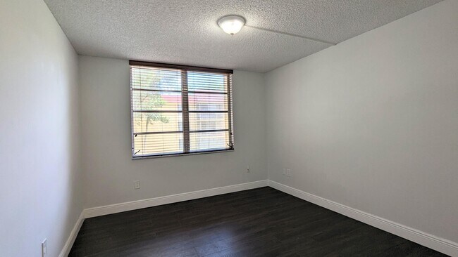 Building Photo - 3253 Foxcroft Rd