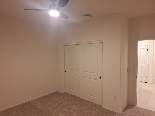 Building Photo - 945 W Calle Alta Curva
