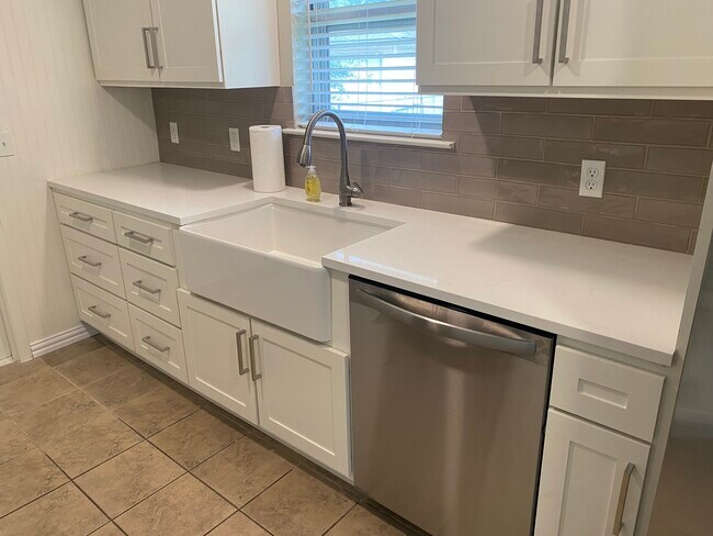 Building Photo - 1725 Pecan Park Dr