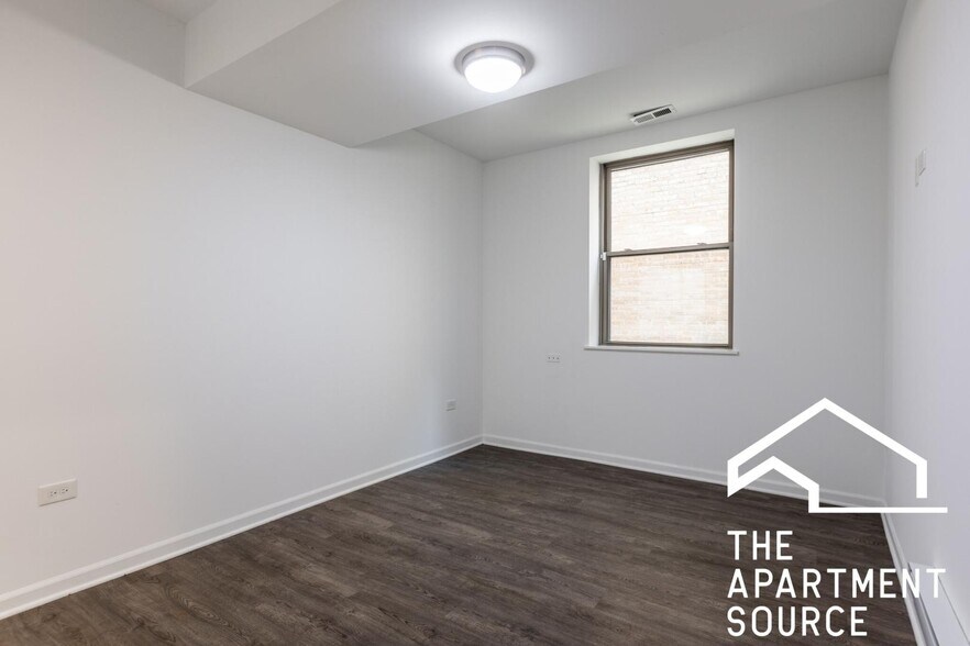 Building Photo - 940 W Winona St