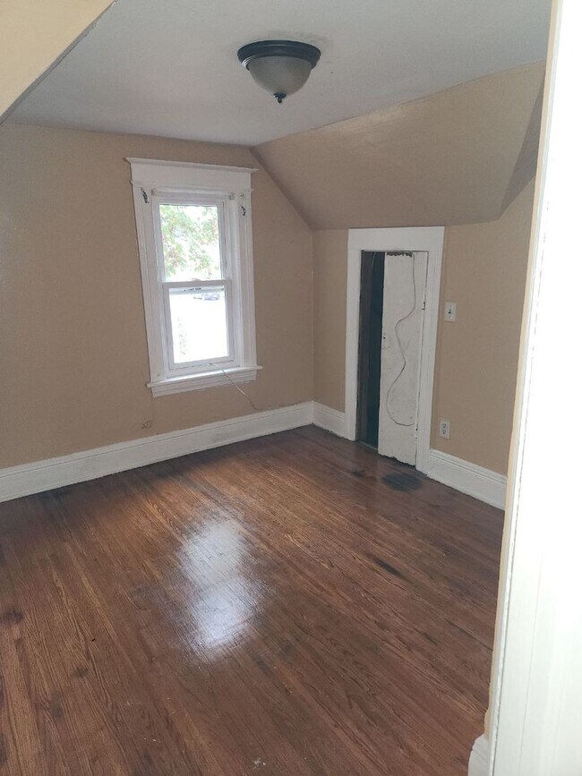 Building Photo - 227 Dewey Ave