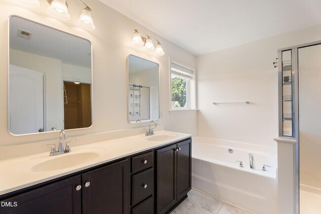 Building Photo - 855 Ember Dr