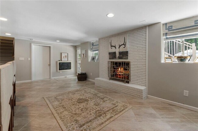 Building Photo - 4770 Chatworth Ct NE