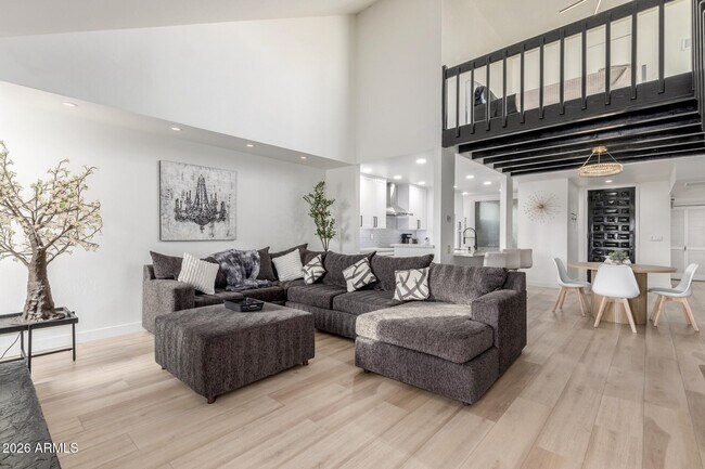 Building Photo - 2529 N Miller Rd