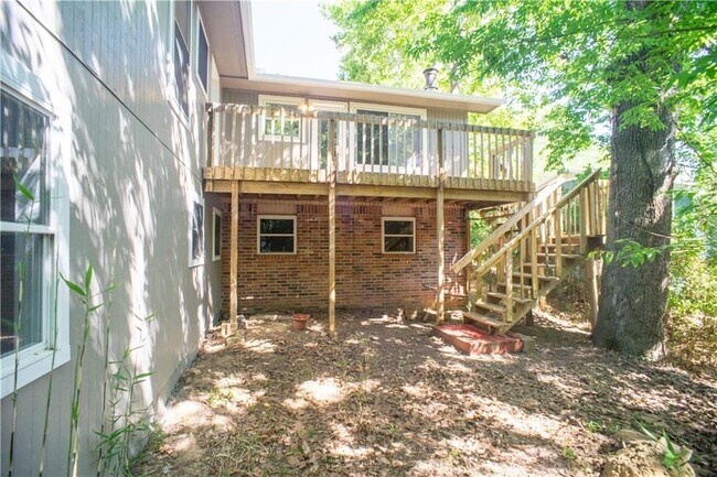 Building Photo - 405 S Mashburn Ave