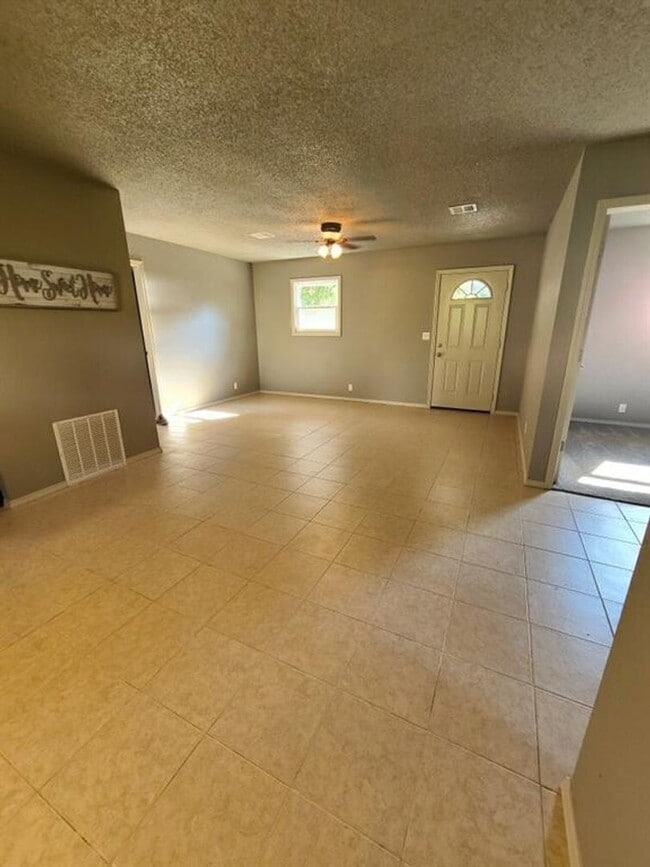 Building Photo - Charming 3BR, 1.5BA Rental in Anderson, MO – Pet-Friendly Haven!