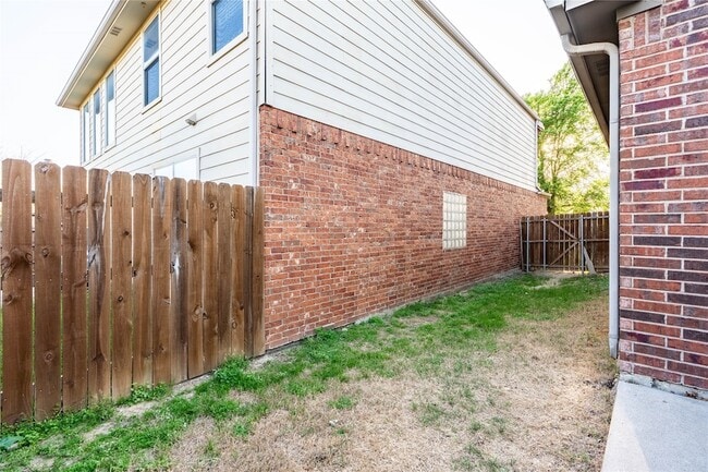 Building Photo - 7220 Petersburg Dr