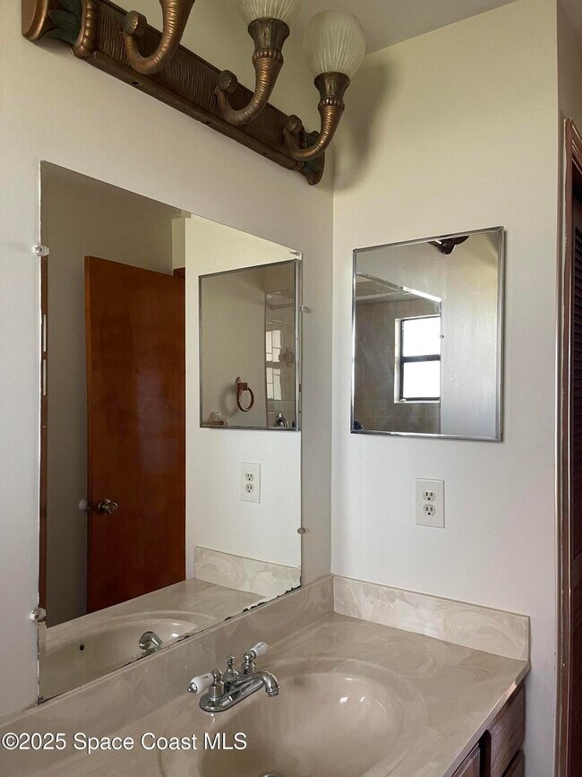 Building Photo - 363 Emerson Dr NW