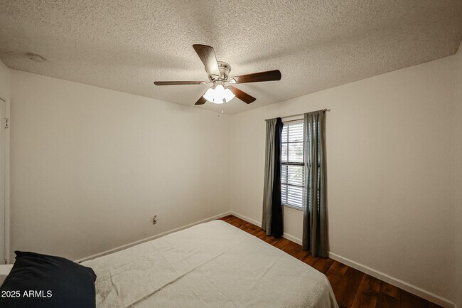 Building Photo - 5440 W Beryl Ave