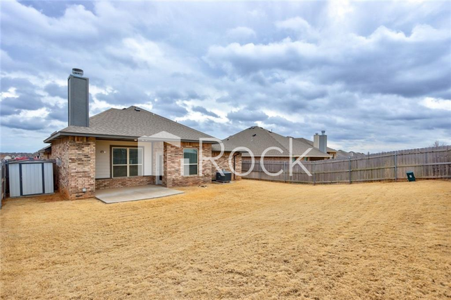Building Photo - Gorgeous 3 Bedroom Home with Storm Shelter located in The Waters in Moore!! **All Appliances Incl...