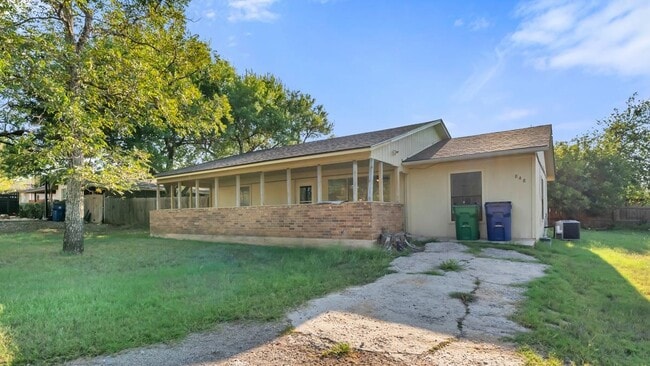 Building Photo - 848 Pecan Ln