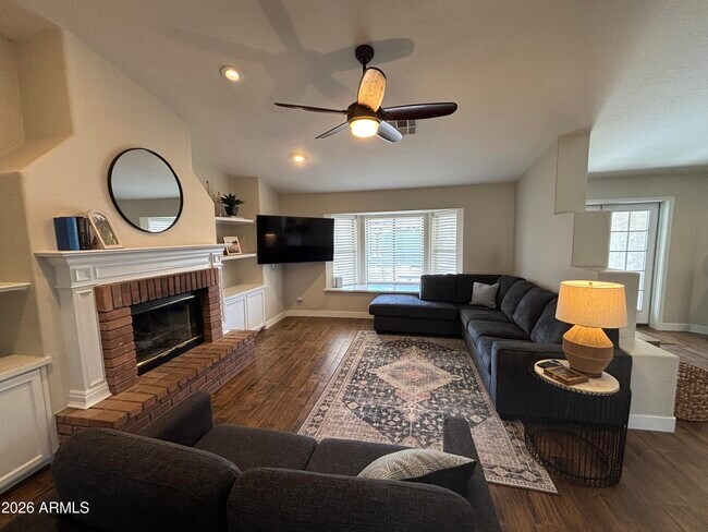 Building Photo - 2041 E Marquette Dr