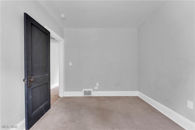 Building Photo - 862 Greyton Rd