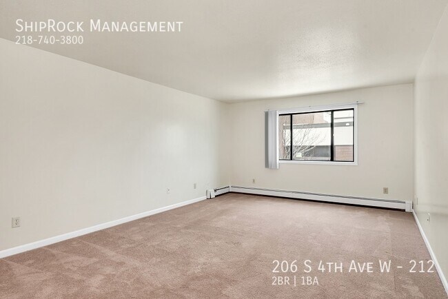 Building Photo - 206 S 4th Ave W