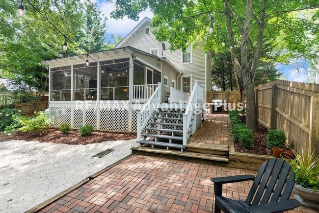 Building Photo - Spacious home located in The Avenues