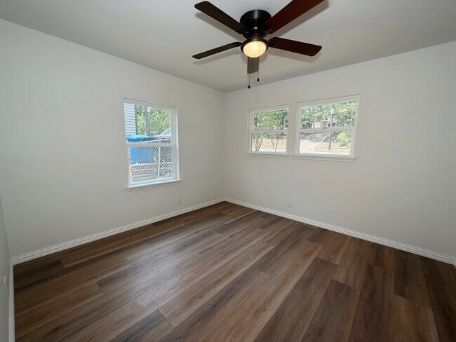 Building Photo - 1108 Park Dr
