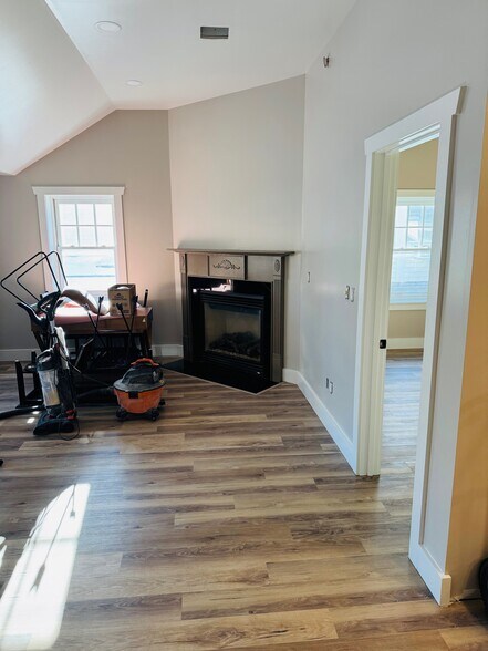 Building Photo - 34 Church St