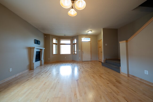 Building Photo - 852 W Berwood Ave