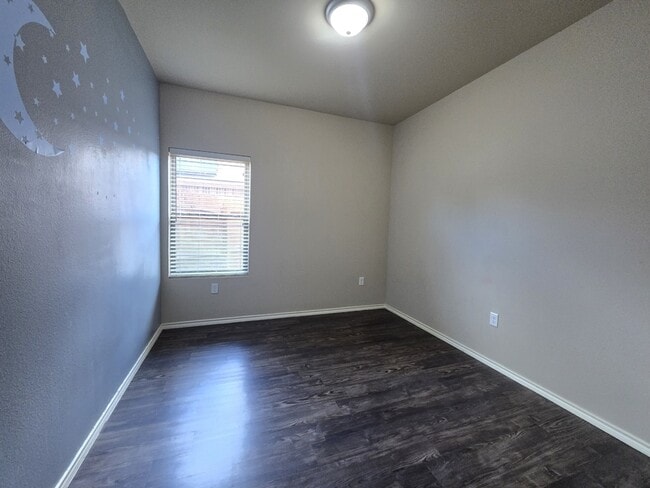 Building Photo - 322 Ambrose Avenue