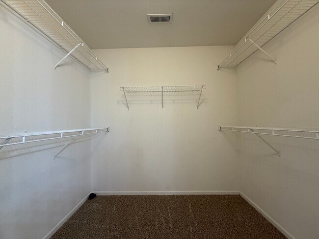 Building Photo - Stylish Comfort and Modern Living in the H...