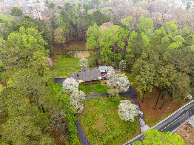 Building Photo - 465 Dobbs Rd