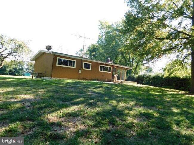Building Photo - 1242 S Governors Ave
