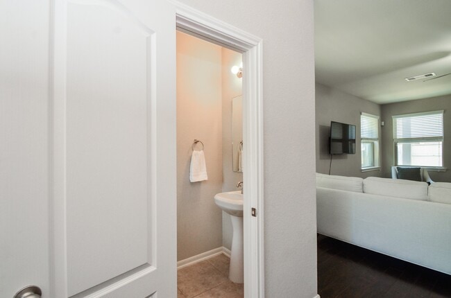 Building Photo - 1627 Summer City Dr