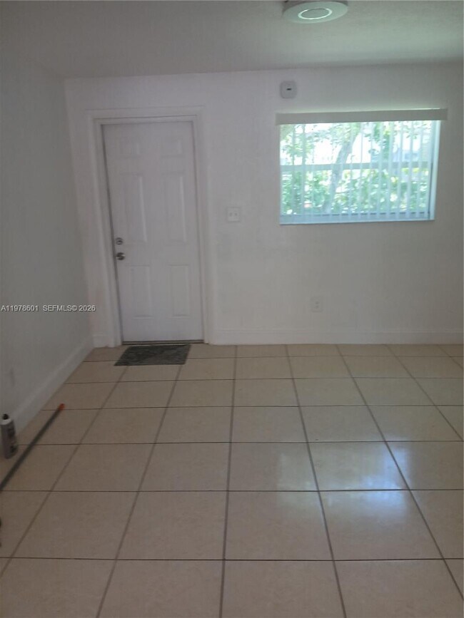 Building Photo - 6471 SW 27th St