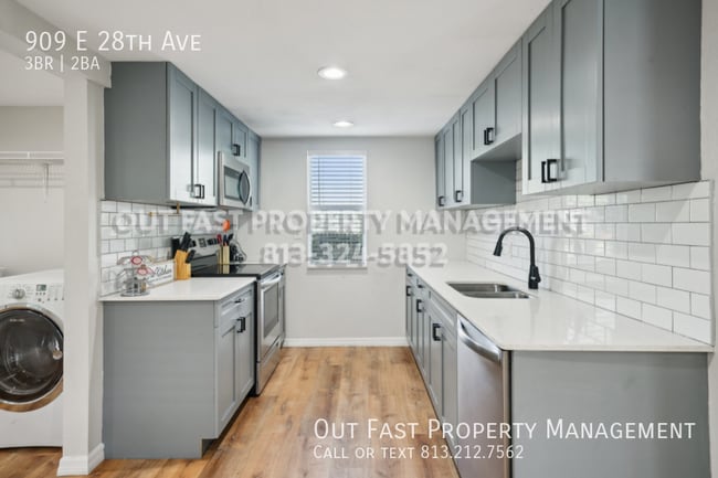 Building Photo - 909 E 28th Ave