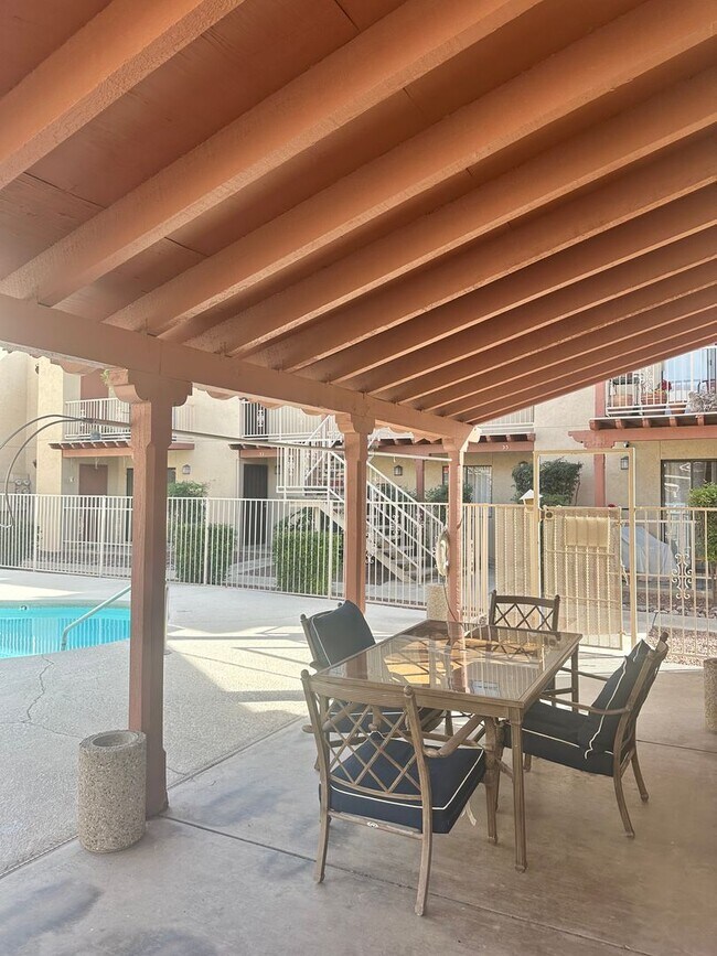 Building Photo - CountryClub3357-26