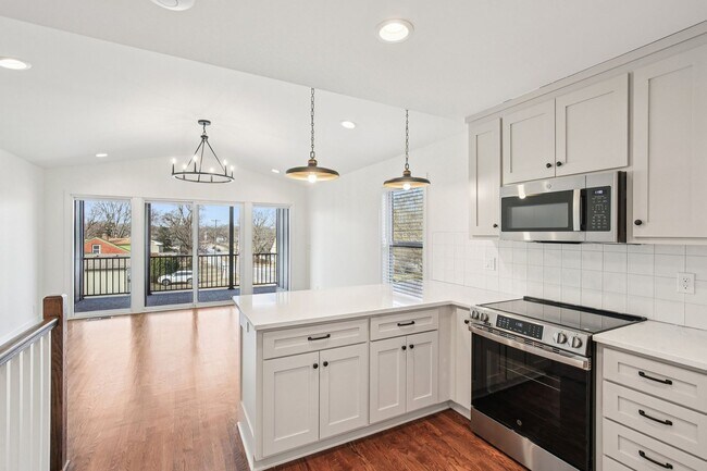 Building Photo - Main Street Townhomes