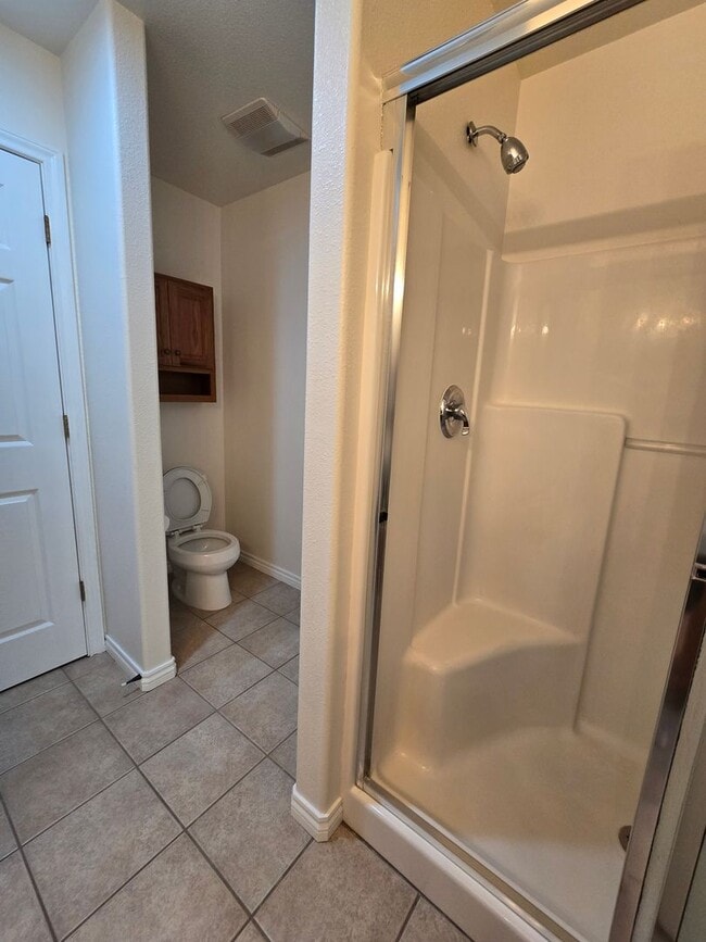 Building Photo - Beautiful single level townhouse located in quiet northwest area.