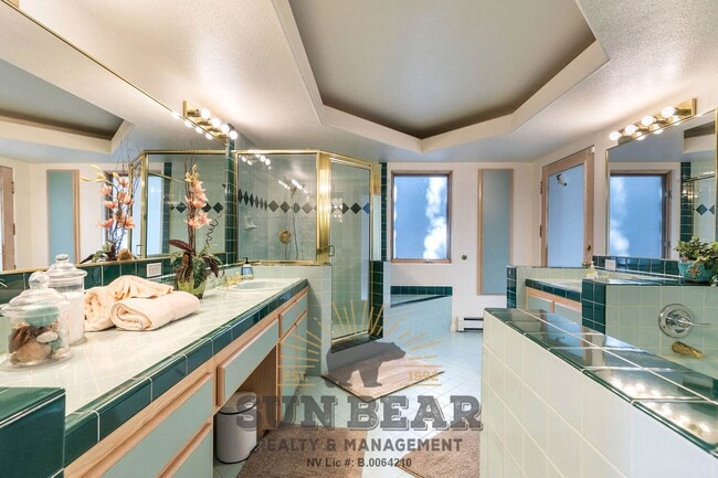 Building Photo - Beautiful Home w Peek Lakeview!