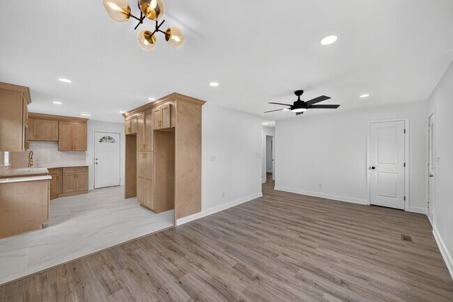 Building Photo - 2027 Hilburn Dr SE