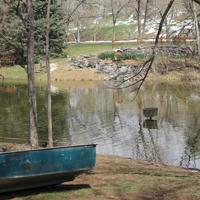 Building Photo - 1250 Golden Cir