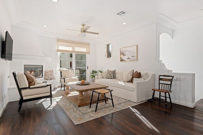 Building Photo - Villa Del Mar~ The Gorgeous gem in the Ame...