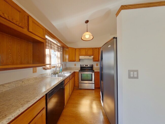 Building Photo - 3 Bedroom Home