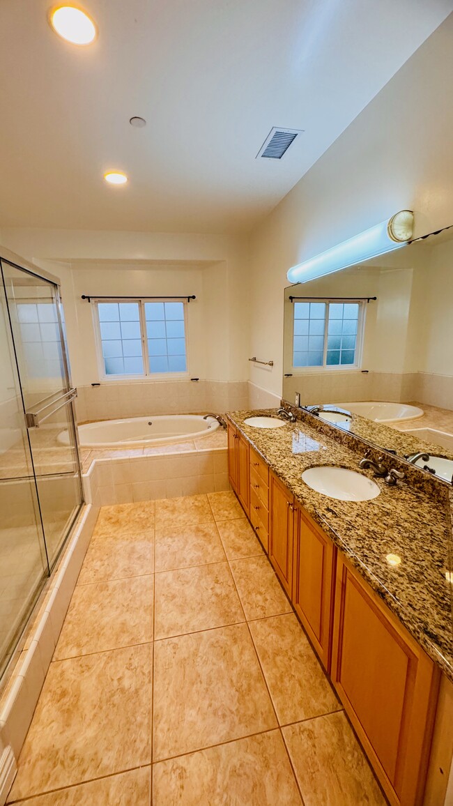 Primary bathroom - large tub with jets, full-sized shower, double sinks - 2107 Plant Ave