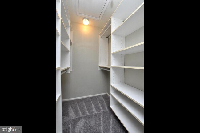 Building Photo - 1806B Ralston Dr