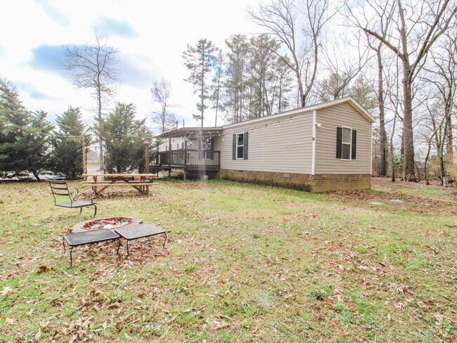 Building Photo - Nice home on a wooded lot! Minutes from Athens!