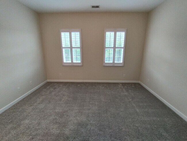 Building Photo - 3350 Pampas Dr