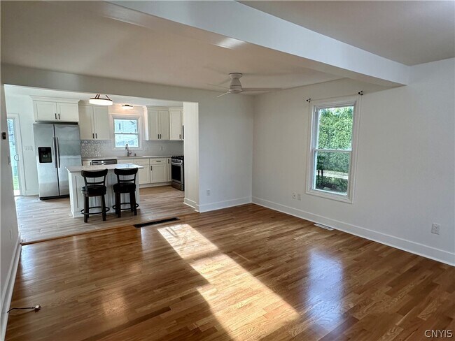 Building Photo - 8662 Bayview Dr