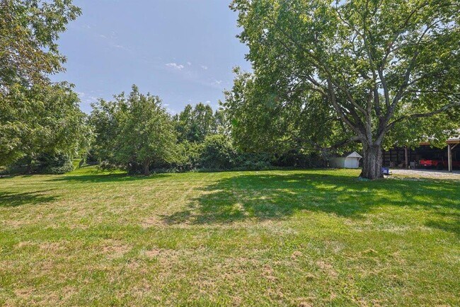Building Photo - 8047 Bethany Rd