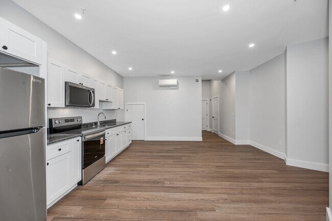 Building Photo - 241 W 6th St