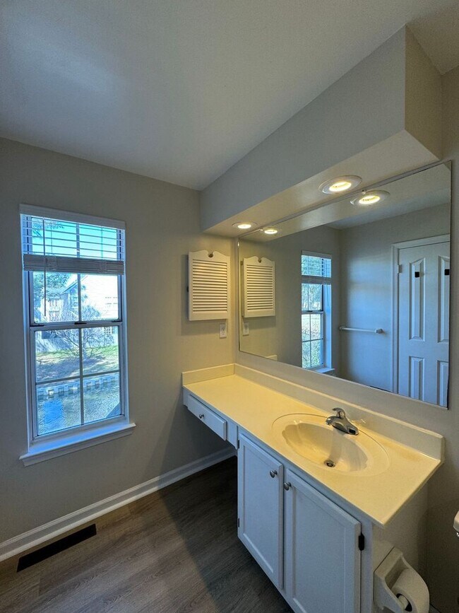 Building Photo - Welcome to this beautifully renovated detached condo!